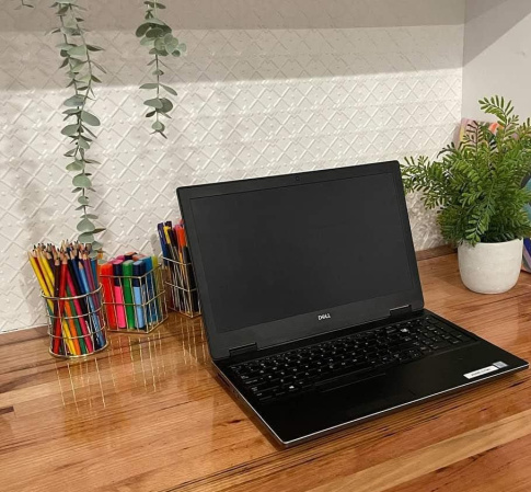 apm geometric  desk